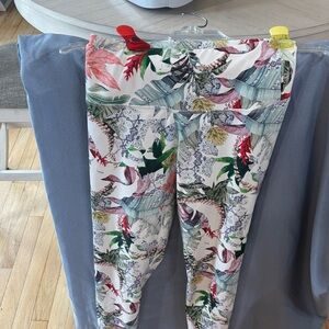 BCBGMaxAzria White Tropical Print Leggings